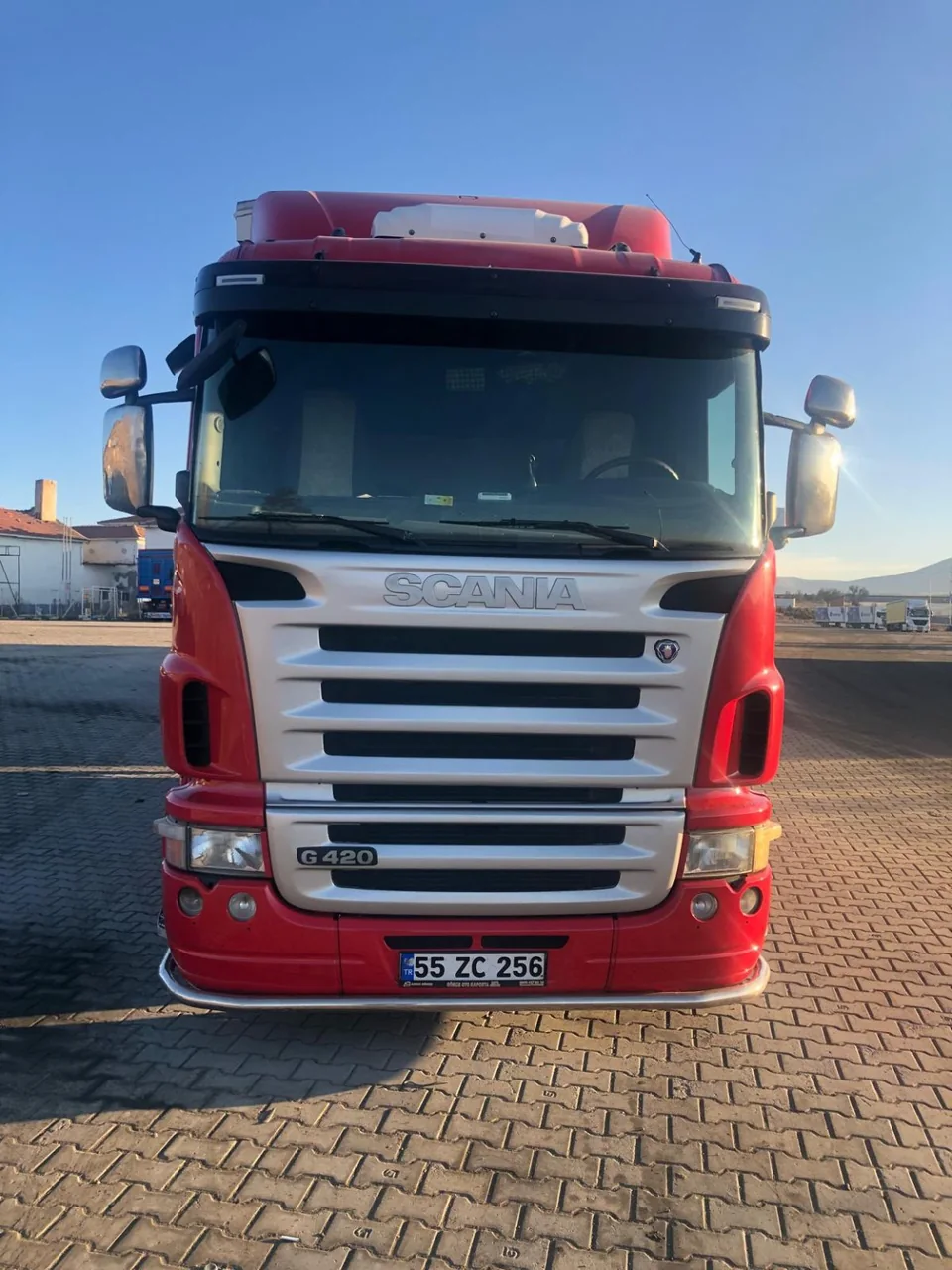 Samsun Nakliyat 55 temel Scania G 420 aracının önden görünümü